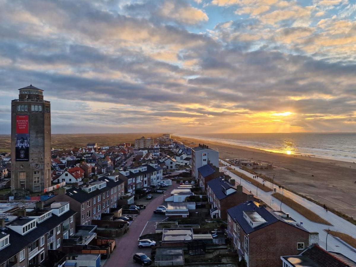 & Sea View *